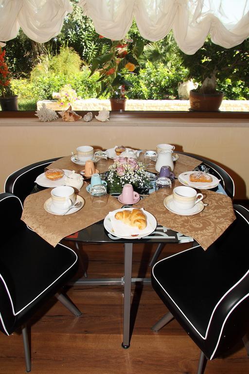 B&B Villa Il Sughero Monopoli Buitenkant foto